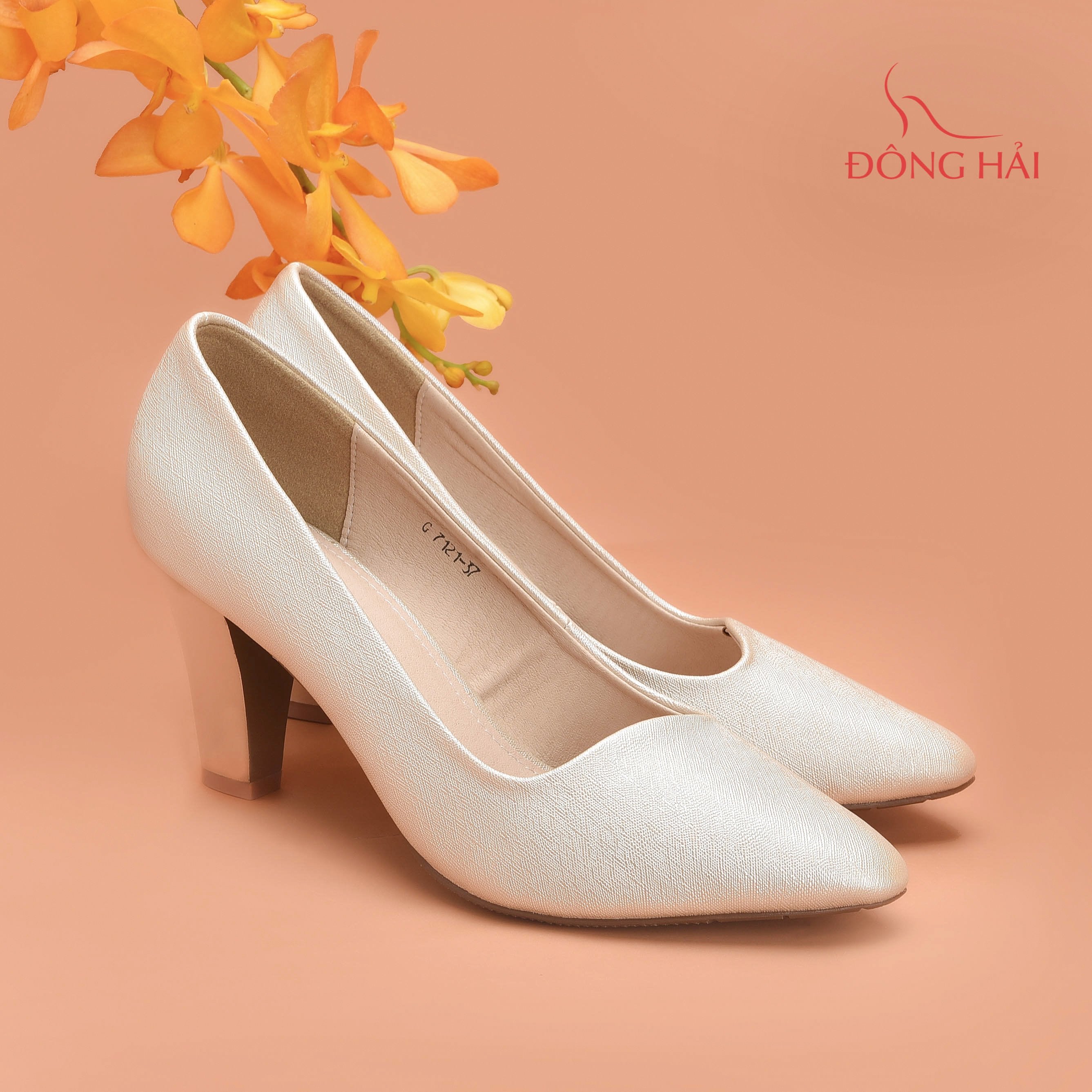 Lung Linh Đêm Giáng Sinh Cùng Giày Cao Gót Nữ Đông Hải