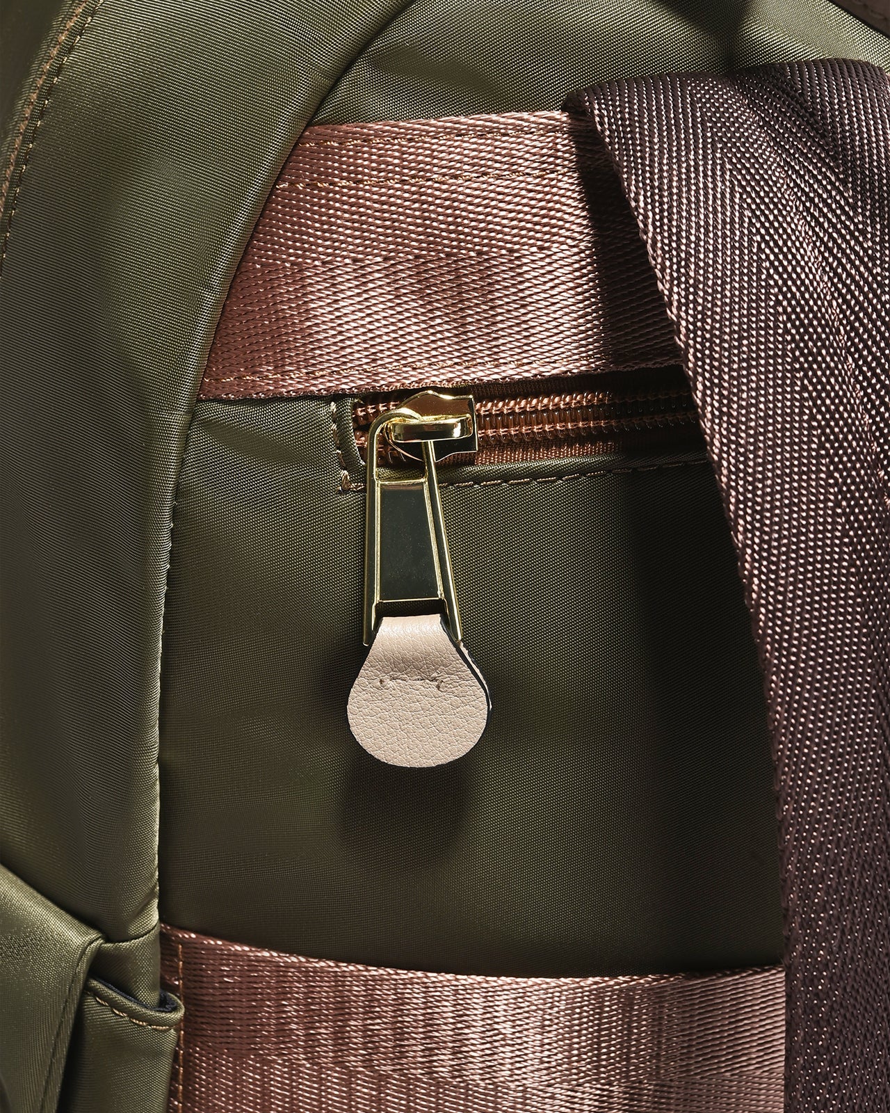 Balo Nữ Zucia The Rain Runner N19-HY19Xanh Lá Color1