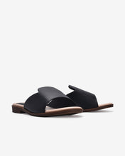 Dép Đế Bằng Nữ Đông Hải Quai Bảng To Cách Điệu-D7729Đen Color1
