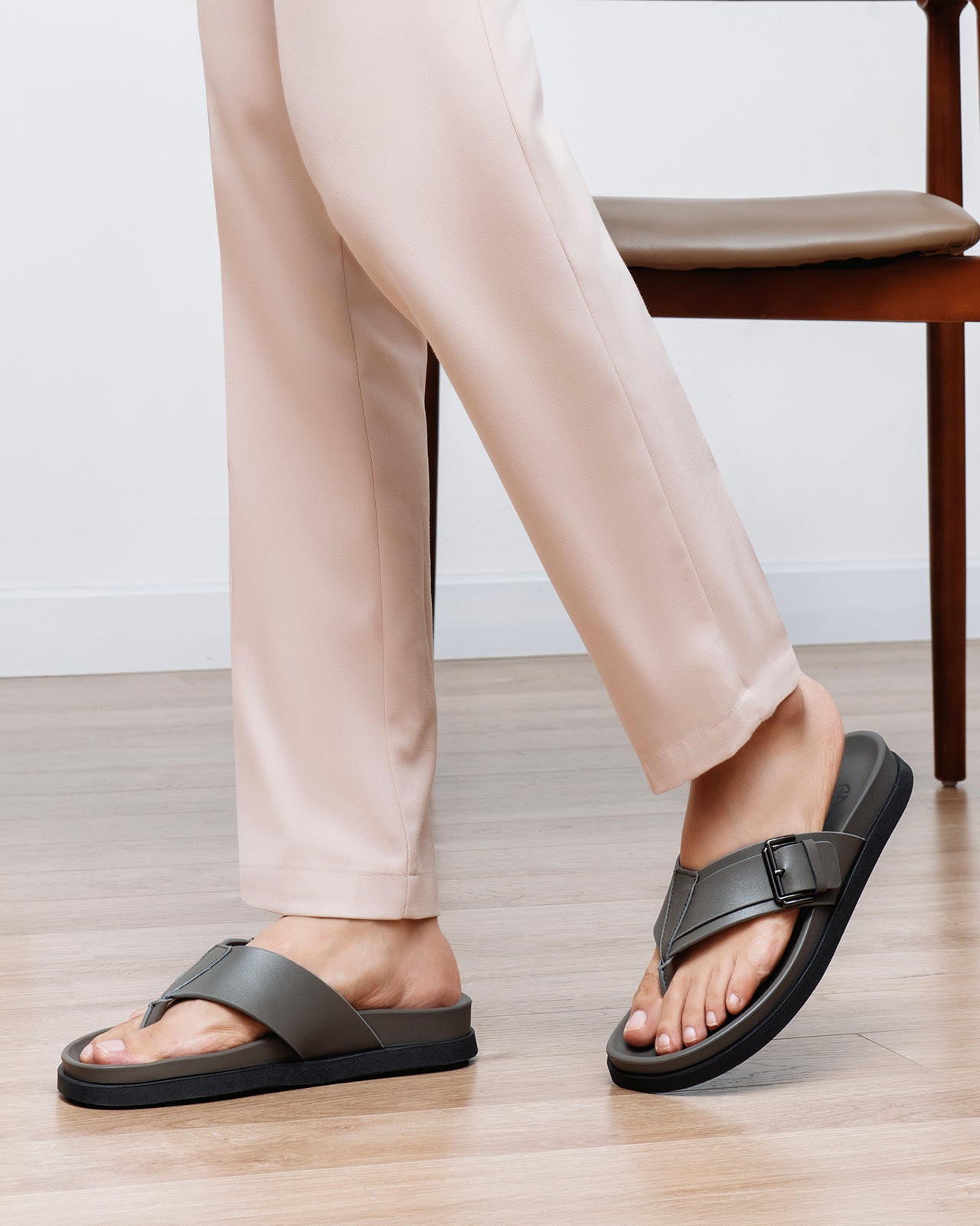 Dép Kẹp Nam Đông Hải Quai Da-D1823Xám Color1