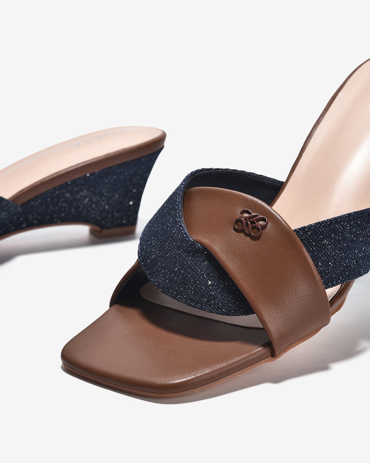 Dép Xuồng Zucia Quai Xoắn Phối Cách Điệu-DHLJ9Nâu Color1