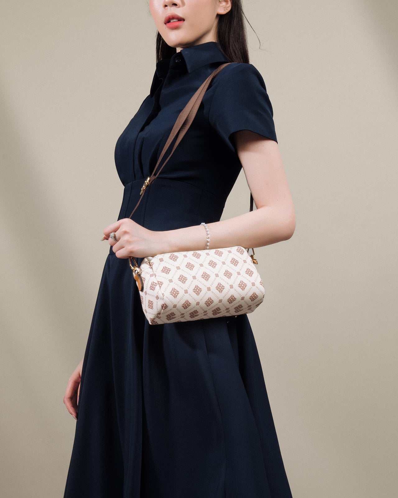 Túi Đeo Chéo Dáng Chữ Nhật Zuciani Mono DVoyage N06-JC06Kem Color1