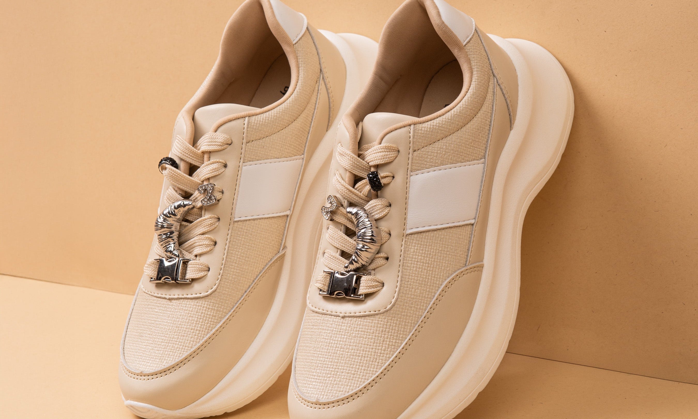 GIÀY SNEAKER - ĐẸP VÀ LINH HOẠT MỌI HOÀN CẢNH