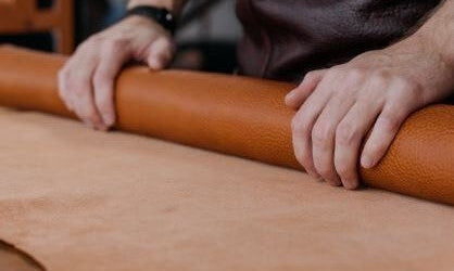 SO SÁNH TÚI XÁCH NỮ DA CAO CẤP VÀ DA TỔNG HỢP - NÊN CHỌN LOẠI NÀO?