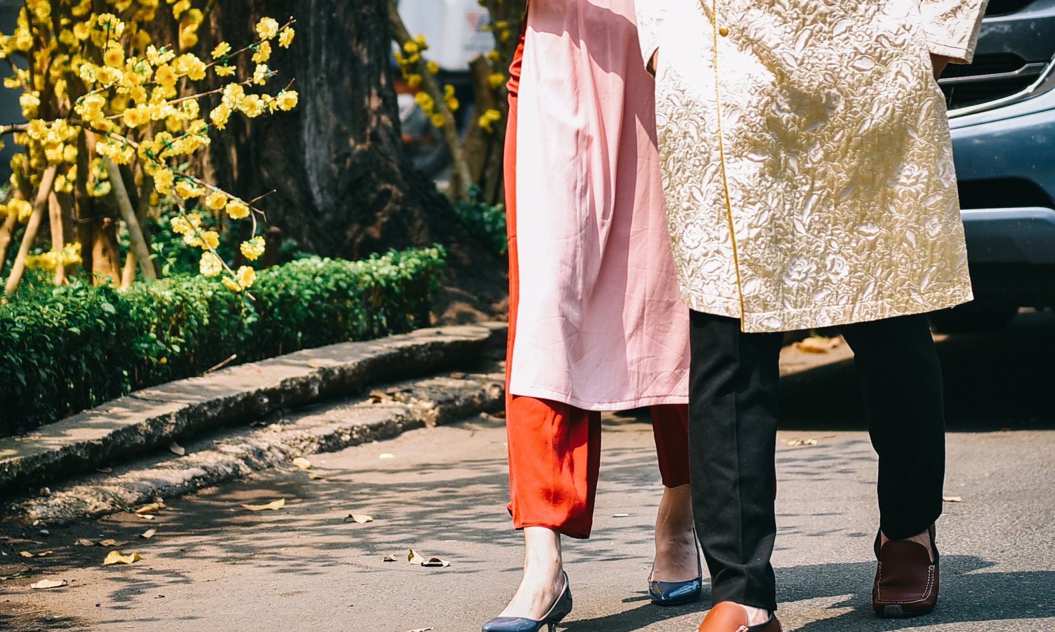 Mang Giày Đông Hải Đi Khắp Phố Xuân