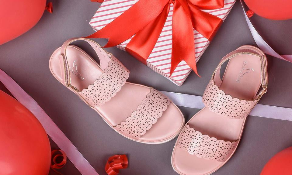 Giày sandal đế bằng nữ Đông Hải S714ZD262