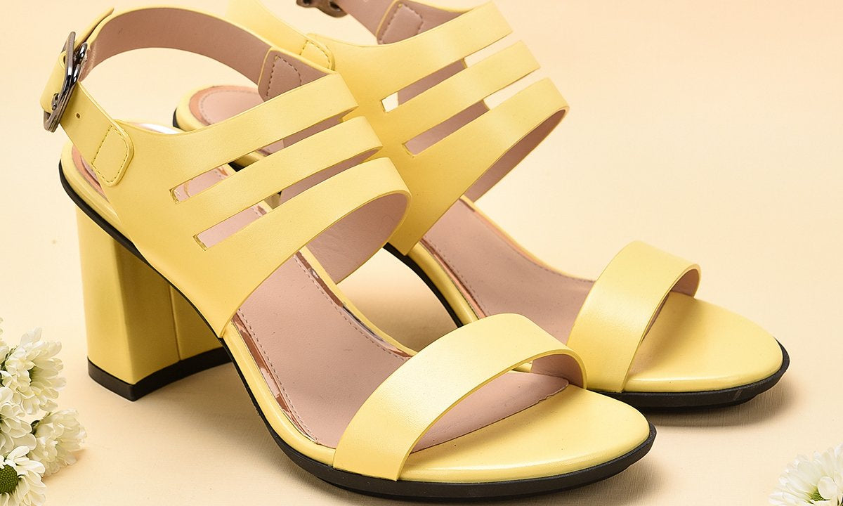 Bật Mí 4 Kiểu Giày Gam Màu Vàng Đang "Gây Bão" Trong Dịp Lễ Này