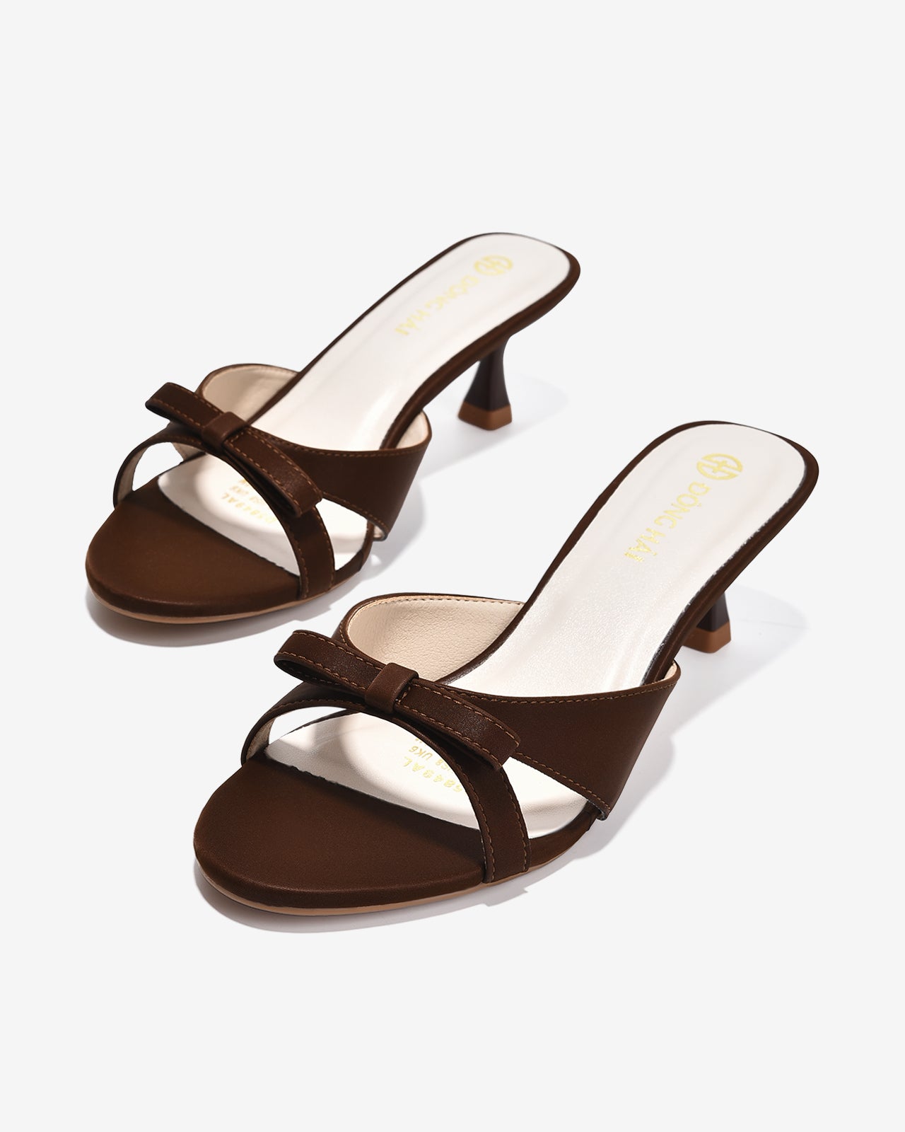 Dép Cao Gót Nữ Đông Hải Quai Giả Vải Đính Nơ-D5849-Nâu Color1