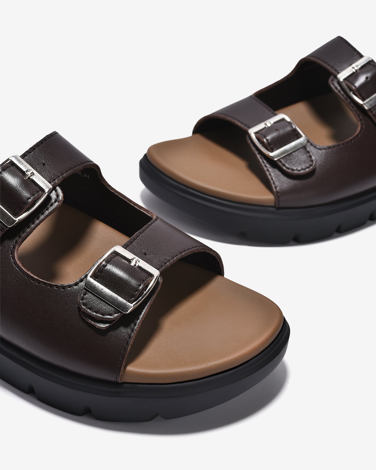 Dép Nam Đông Hải Quai Ngang Khoá Bản To-D3232-Nâu Color1