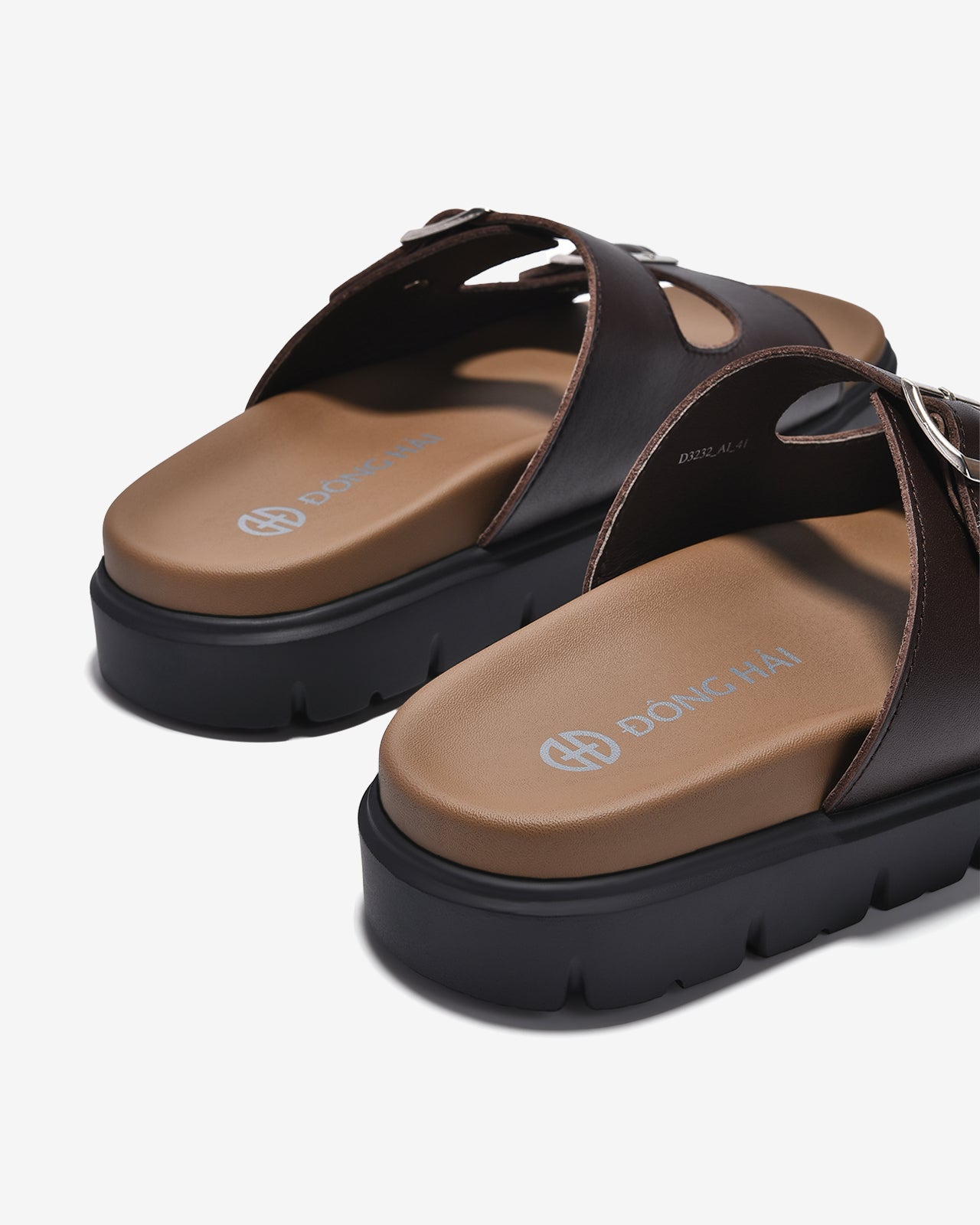 Dép Nam Đông Hải Quai Ngang Khoá Bản To-D3232-Nâu Color1