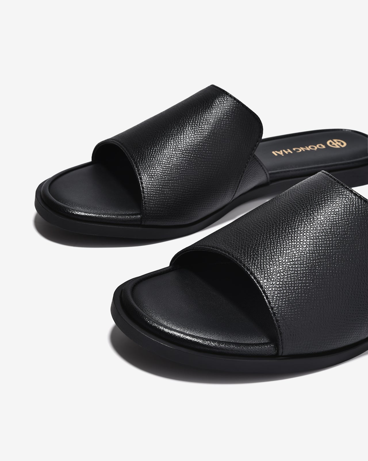 Dép Nữ Đông Hải Quai Bảng To Cách Điệu-D32I3Đen Color1