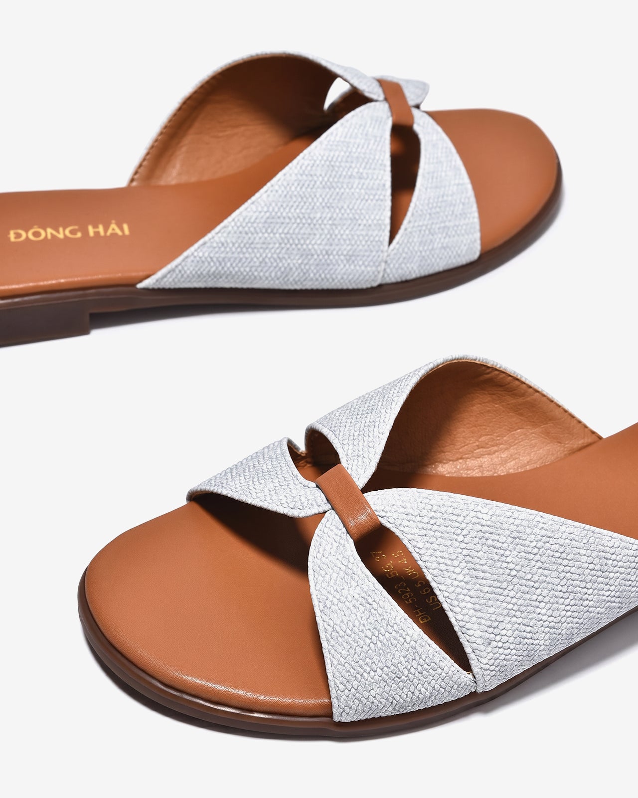Dép Đế Bằng Nữ Đông Hải Quai Bướm Cách Điệu-D5923Xanh Color1