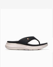 Dép Kẹp Nữ Zucia Quai Trơn Đính Logo Kim Loại-DHLL5-Đen Color1First