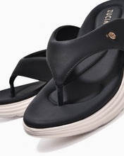 Dép Kẹp Nữ Zucia Quai Trơn Đính Logo Kim Loại-DHLL5Đen Color1