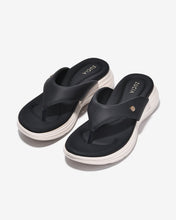 Dép Kẹp Nữ Zucia Quai Trơn Đính Logo Kim Loại-DHLL5Đen Color1