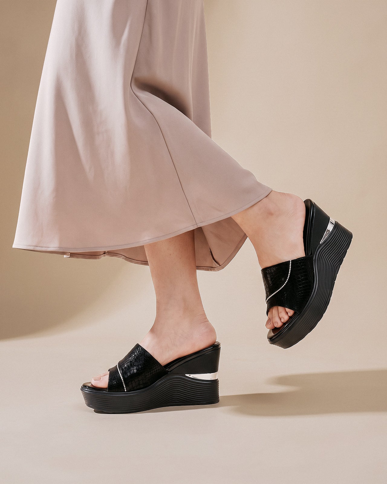 Dép Xuồng Đông Hải Đế 9cm Gợn Sóng-D5928Đen Color1