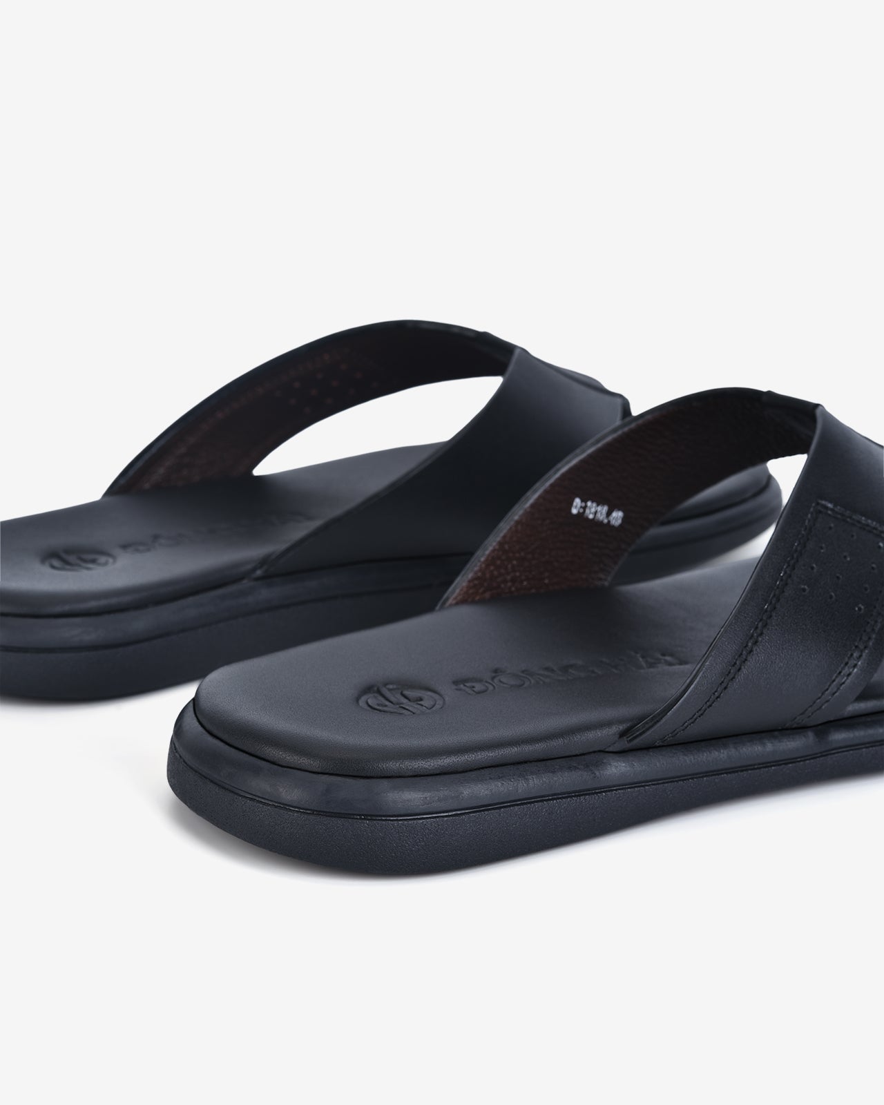 Dép Kẹp Nam Đông Hải Quai Da Phối Chỉ Thanh Lịch-D1818Đen Color1
