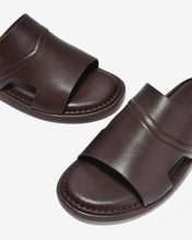 Dép Quai Ngang Đông Hải Bản To Dập Logo-D1827-Nâu Color1