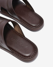 Dép Quai Ngang Đông Hải Bản To Dập Logo-D1827-Nâu Color1