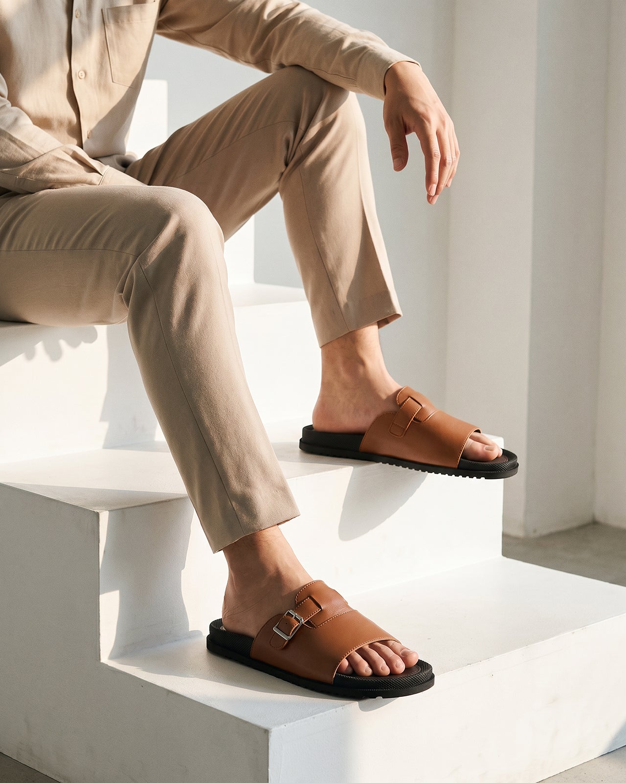 Dép Nam Đông Hải Quai Ngang Khóa Cài-D3235Bò Color1