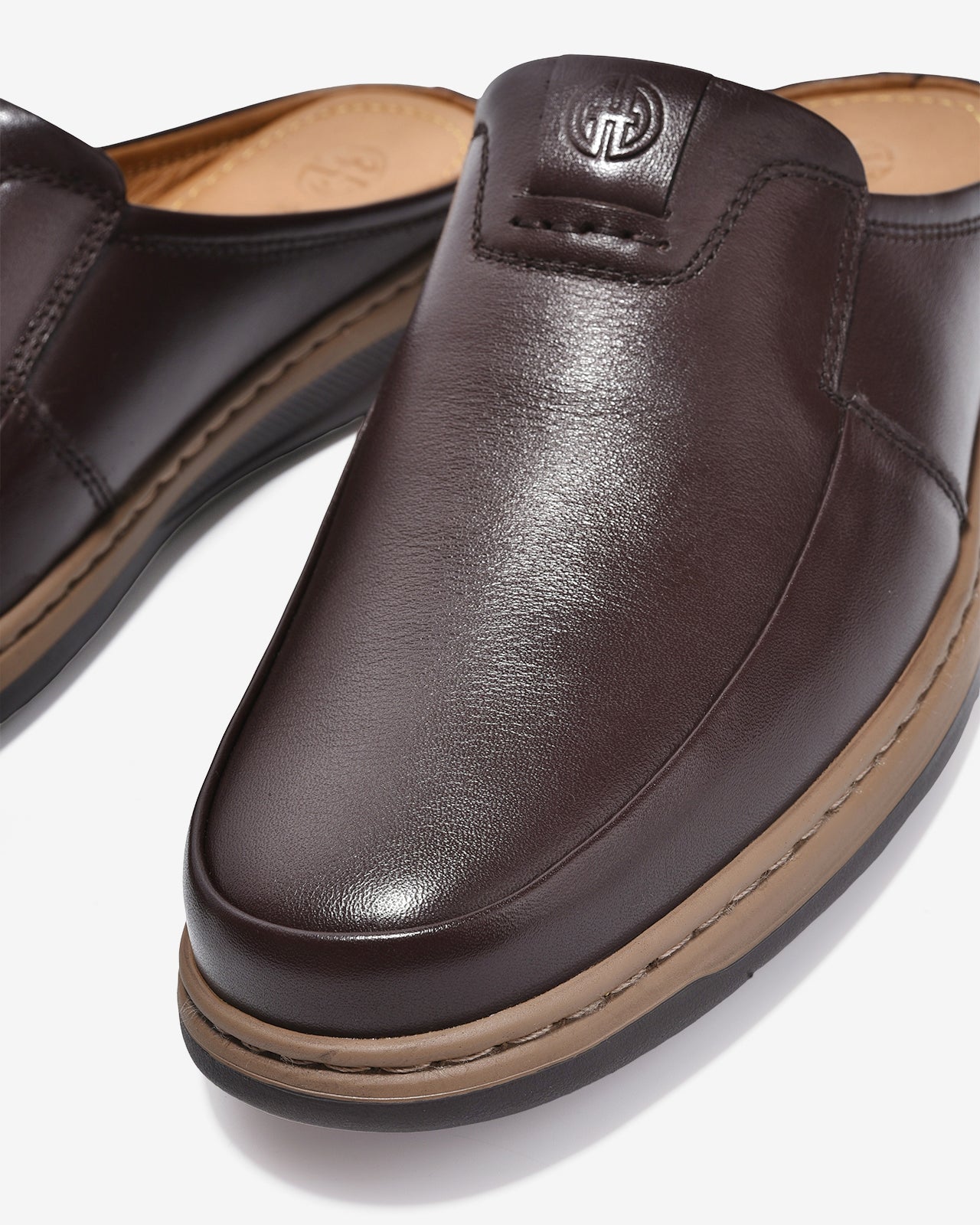 Dép Sapo Nam Đông Hải Da Trơn Dập Logo-G1023-Nâu Color1