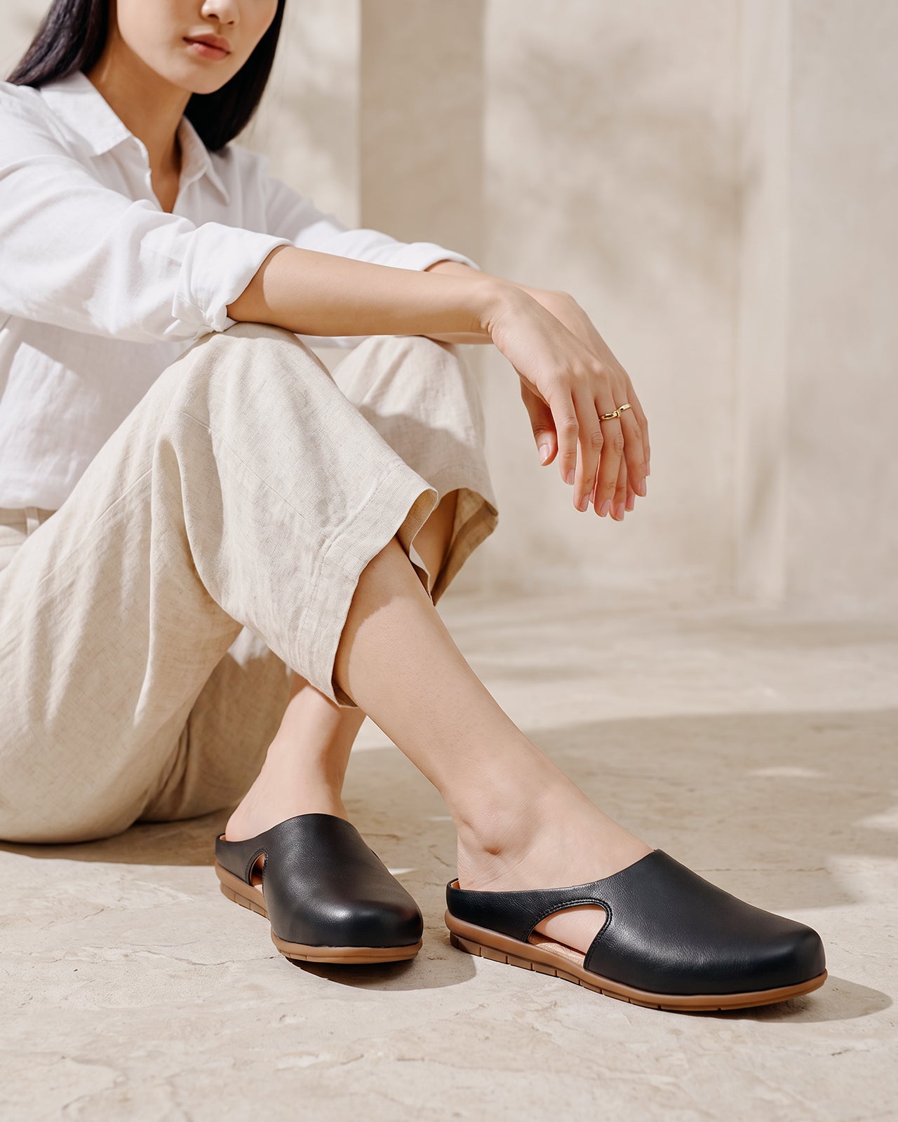 Dép Sapo Nữ Đông Hải Cut-Out Thanh Lịch-G7742Đen Color1