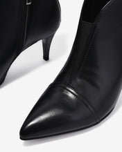 Giày Boot Nữ Zucia Mũi Nhọn Cổ Khoét Phối Thun-GTHB2-Đen Color1