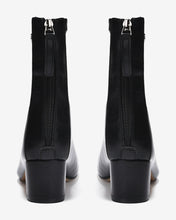 Giày Boot Nữ Zucia Mũi Vuông Chỉ May Dọc Đính Logo-GTHB3-Đen Color1