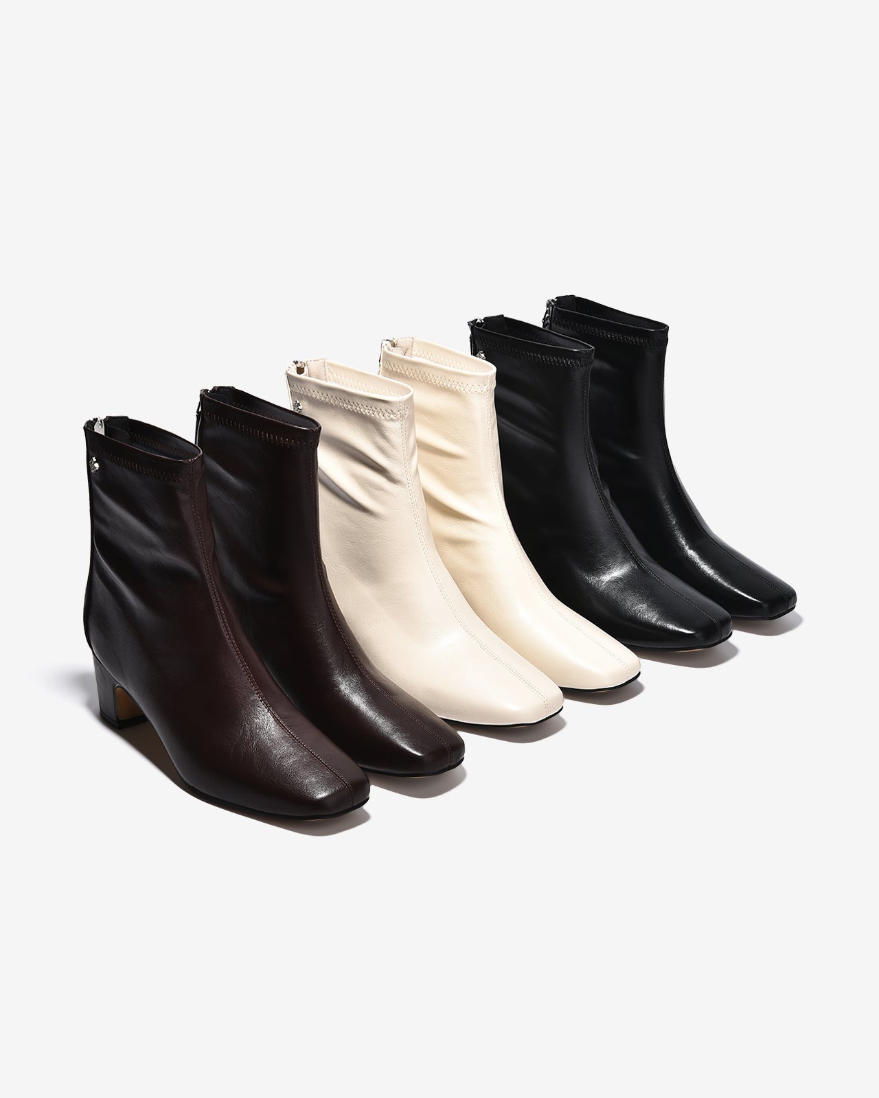 Giày Boot Nữ Zucia Mũi Vuông Chỉ May Dọc Đính Logo-GTHB3-Đen Color1