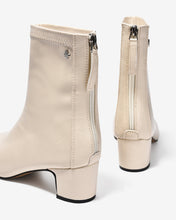 Giày Boot Nữ Zucia Mũi Vuông Chỉ Nổi Đính Logo-GTHB3-Kem Color1