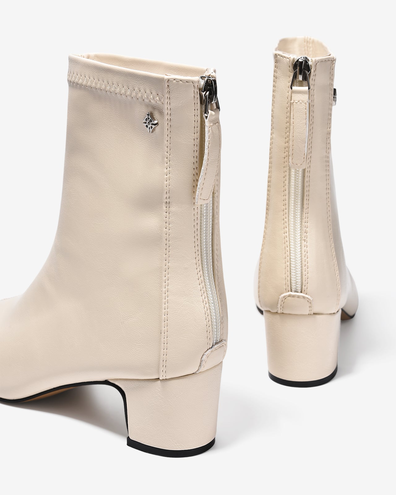 Giày Boot Nữ Zucia Mũi Vuông Chỉ Nổi Đính Logo-GTHB3Kem Color1