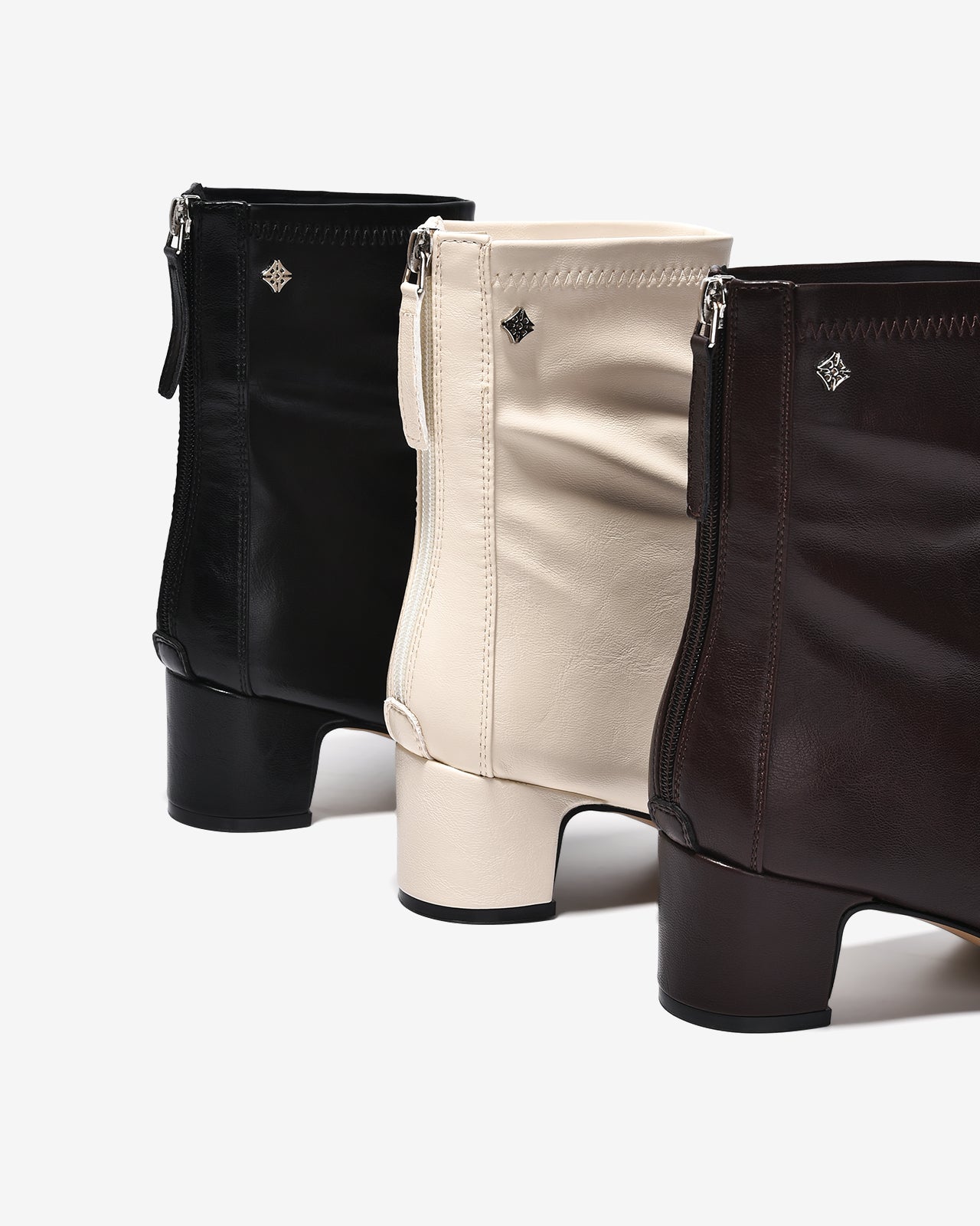 Giày Boot Nữ Zucia Mũi Vuông Chỉ Nổi Đính Logo-GTHB3Kem Color1