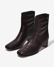 Giày Boot Nữ Zucia Mũi Vuông Chỉ Nổi Đính Logo-GTHB3-Nâu Color1