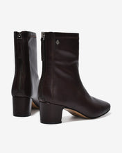 Giày Boot Nữ Zucia Mũi Vuông Chỉ Nổi Đính Logo-GTHB3-Nâu Color1