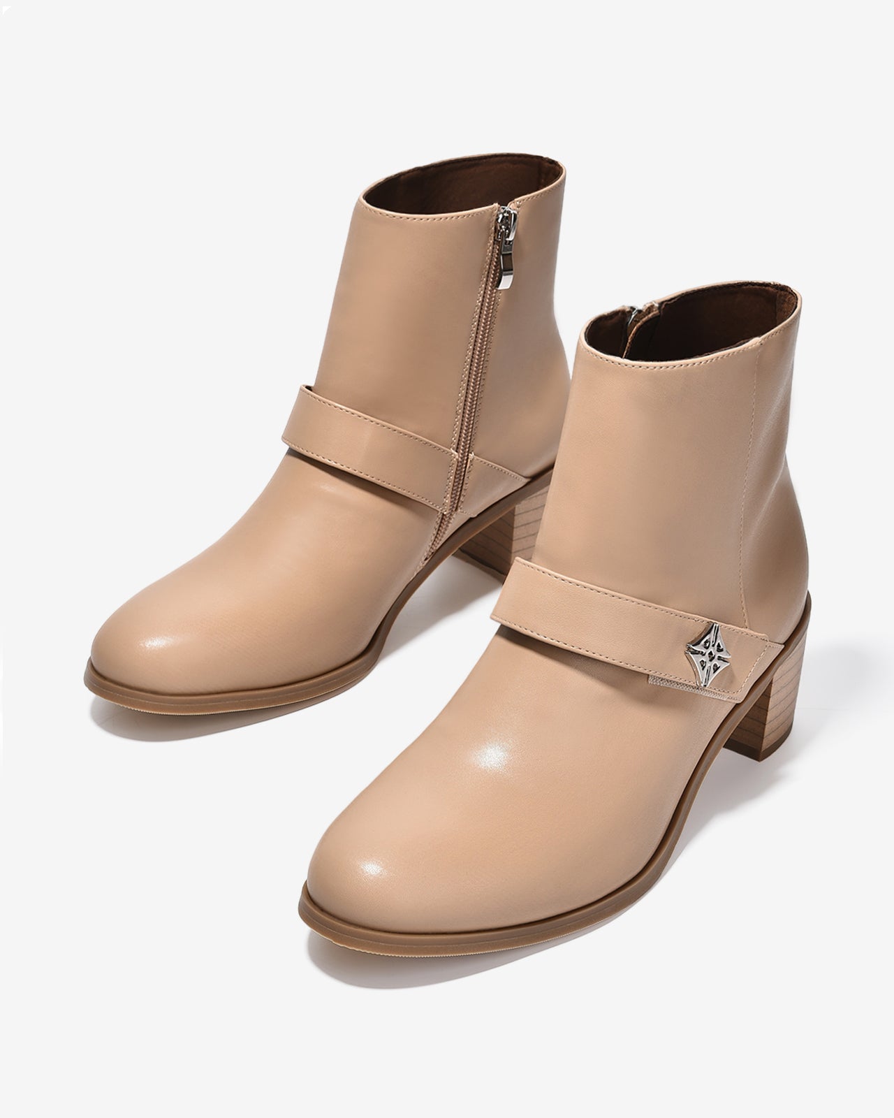 Giày Boot Nữ Zucia Mũi Tròn Quai Da Ngang Đính Logo-GTHB4-Kem Color1