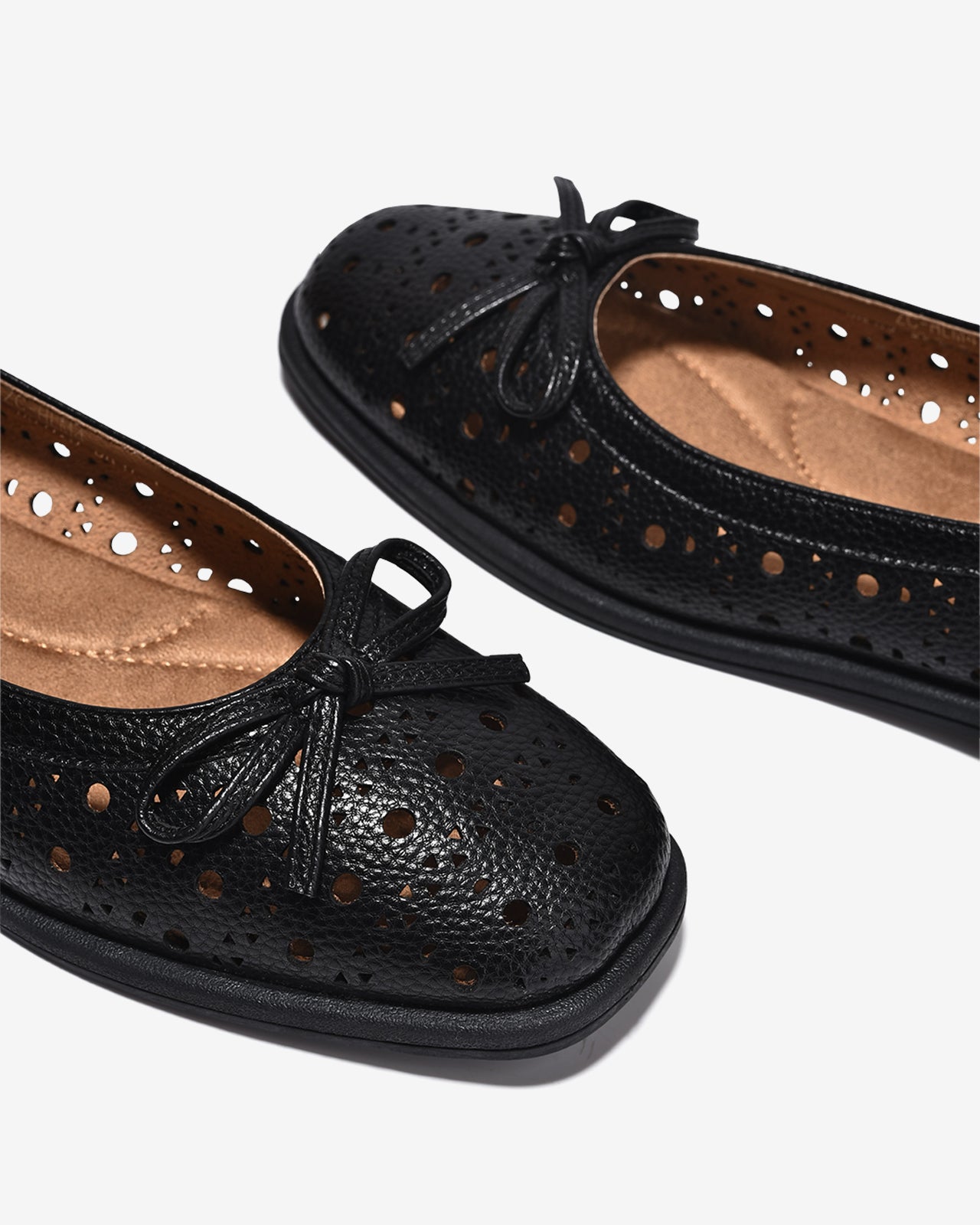 Giày Búp Bê Zucia Họa Tiết Đục Lỗ Khóa Nơ-GHLM4Đen Color1