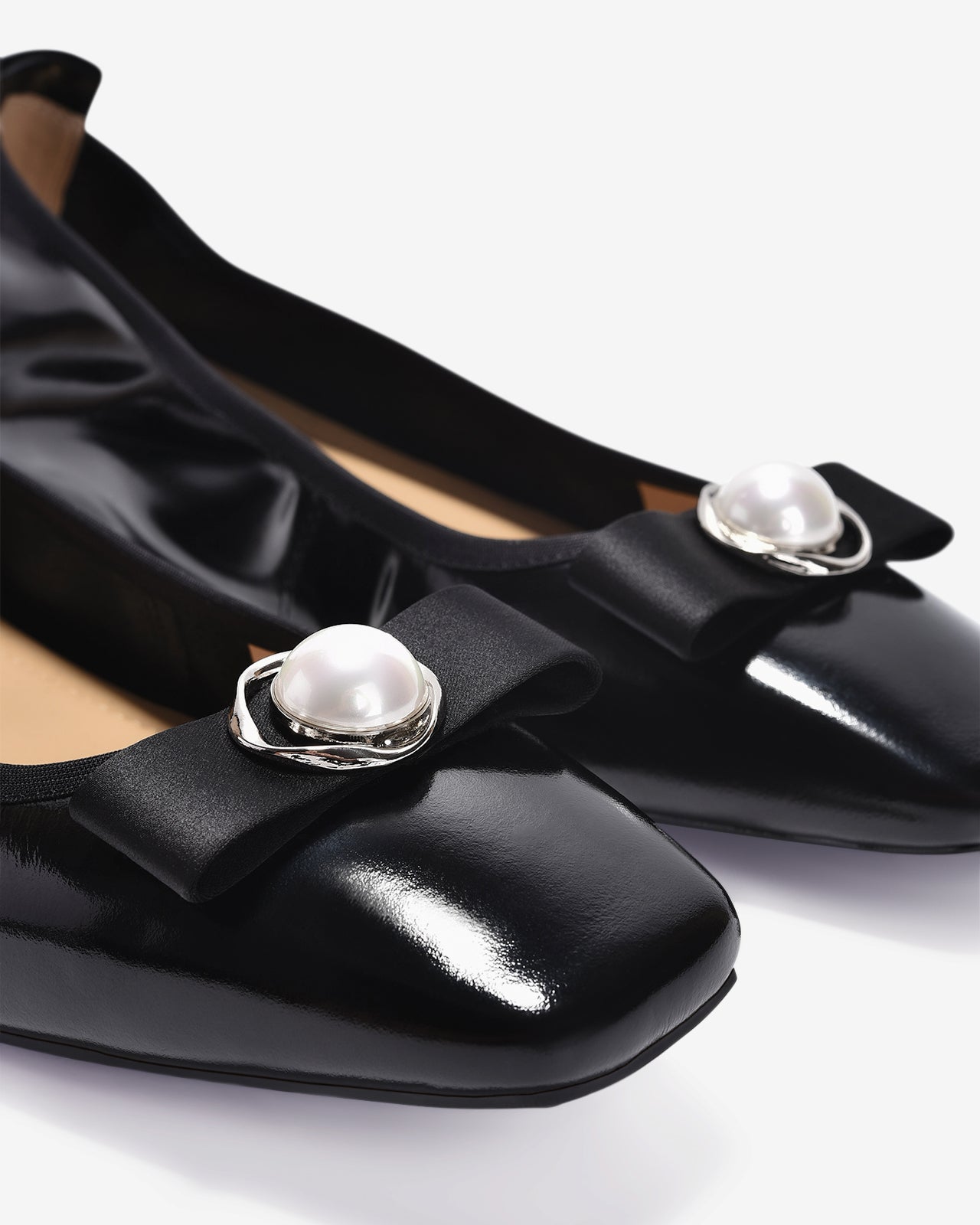 Giày Búp Bê Zuciani Da Bóng Đính Ngọc Trai-GCM06-Đen Color1