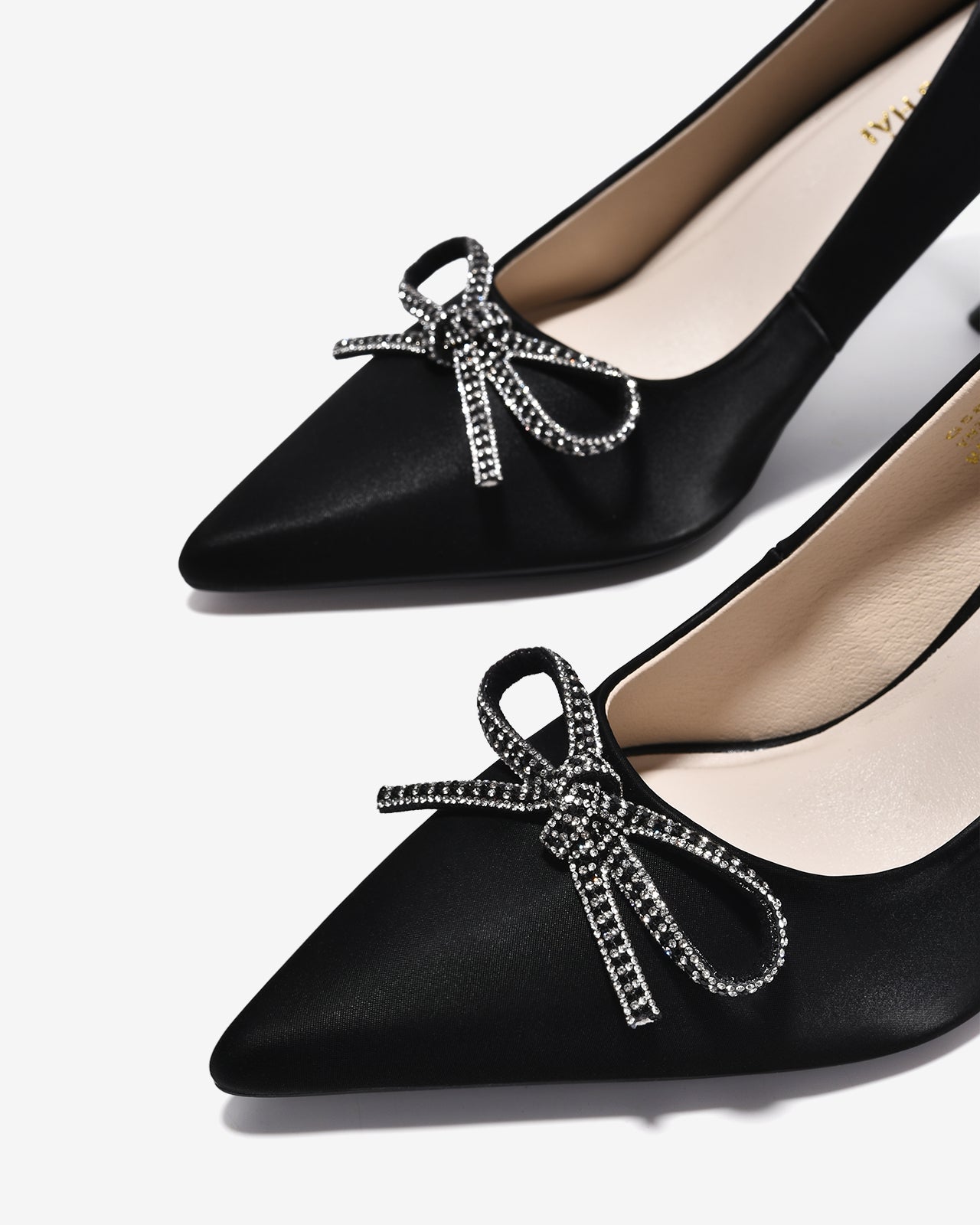 Giày Cao Gót Đông Hải Mũi Nhọn Nơ Đính Đá-G5848-Đen Color1