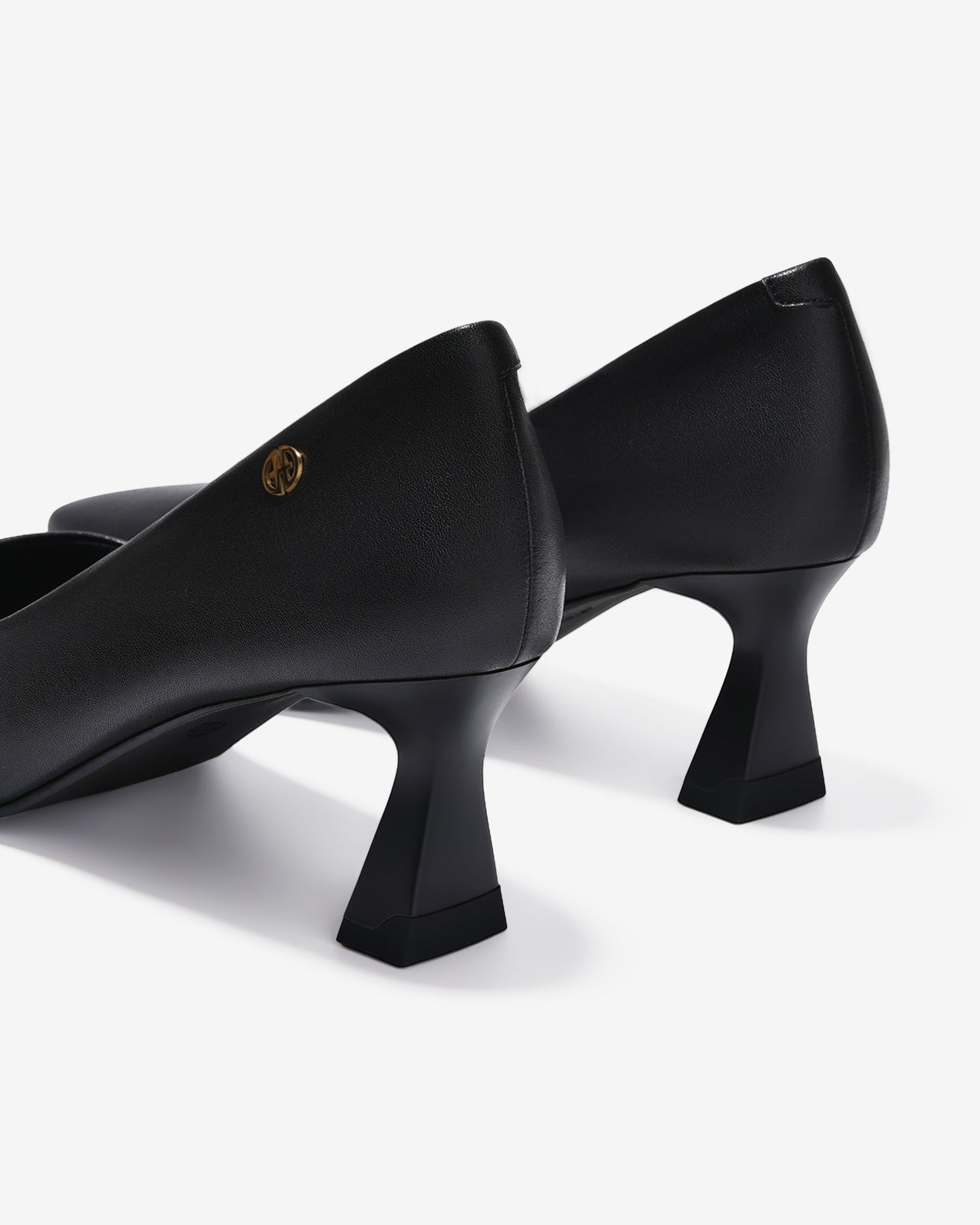 Giày Cao Gót Đông Hải Mũi Nhọn Khóa Logo-G81U6-Đen Color1