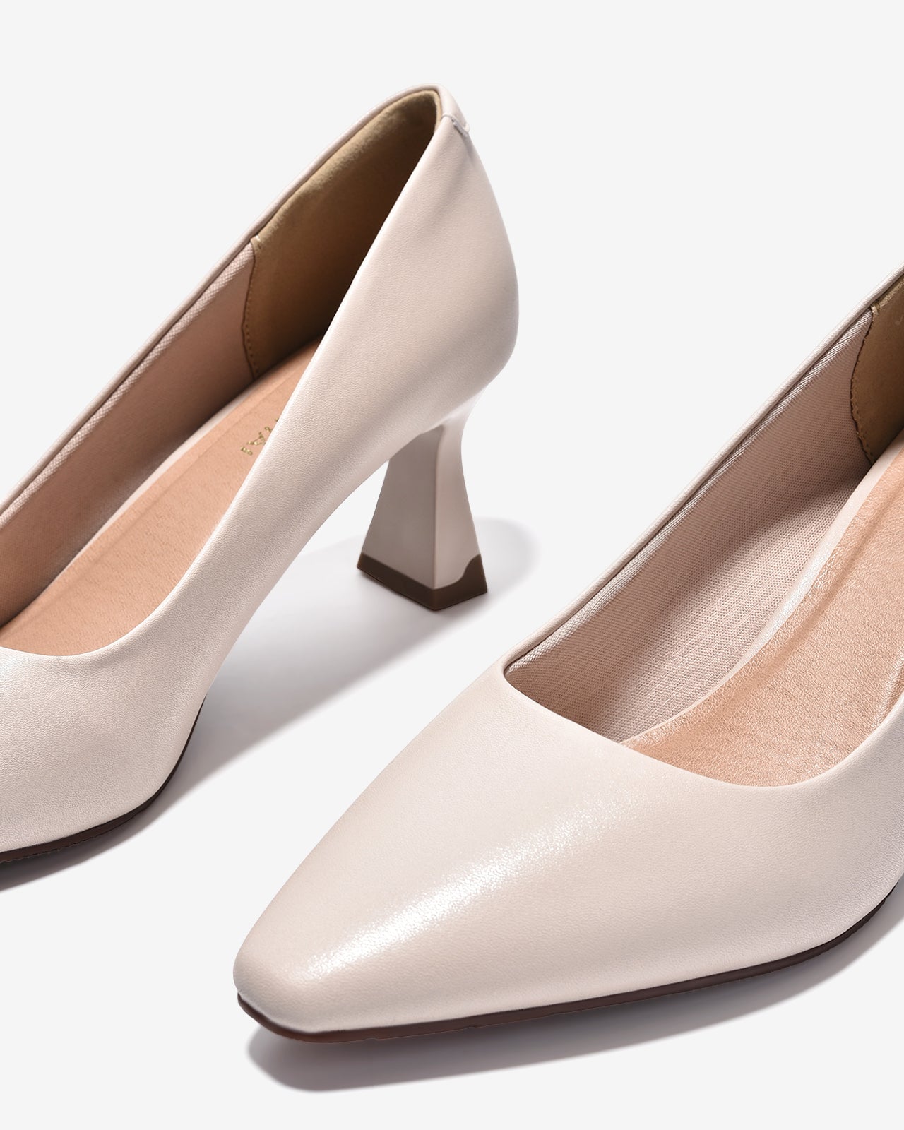 Giày Cao Gót Đông Hải Mũi Nhọn Khóa Logo-G81U6-Kem Color1