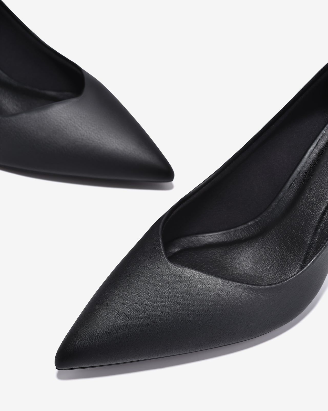 Giày Cao Gót Đông Hải Mũi Nhọn Khoét Tim-G81V2-Đen Color1