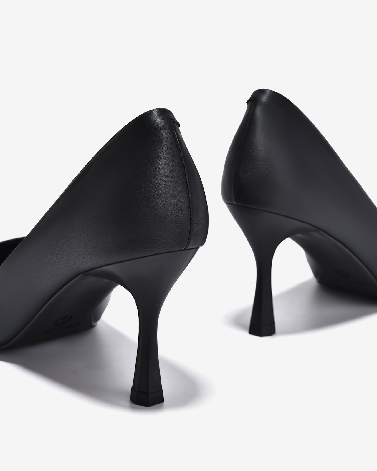 Giày Cao Gót Đông Hải Mũi Nhọn Khoét Tim-G81V2Đen Color1