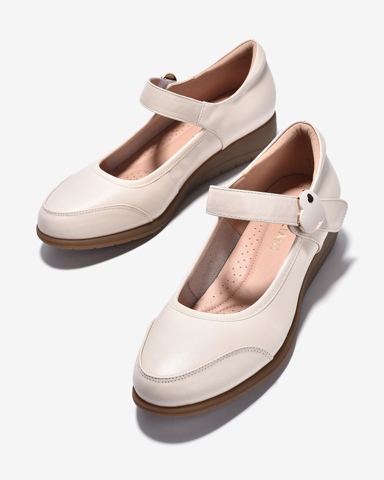 Giày Xuồng Zuciani Mũi Tròn Khoá Tim-GCM28Kem Color1