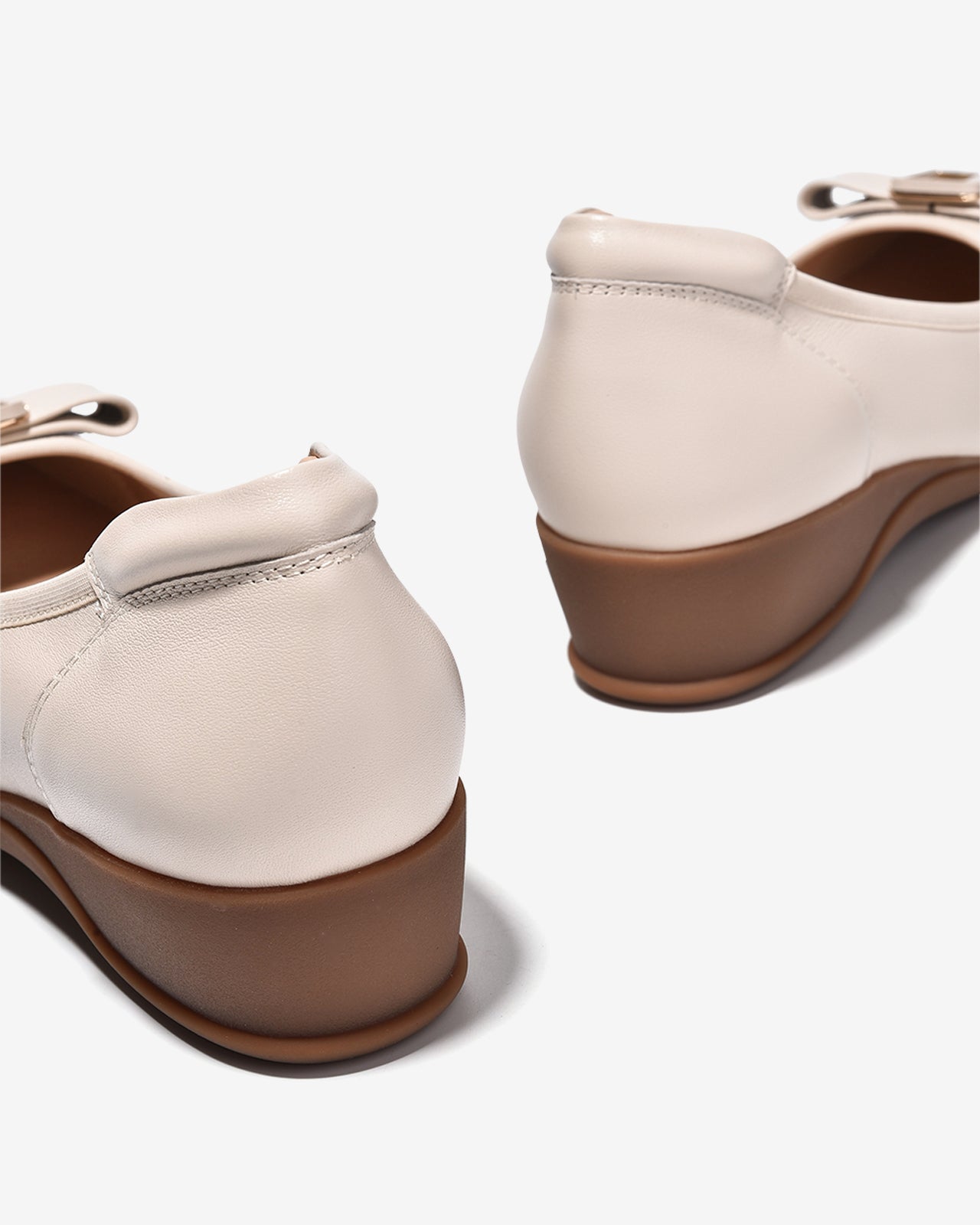 Giày Xuồng Zuciani Nơ Khóa Kim Loại-GCM37-Kem Color1