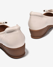 Giày Xuồng Zuciani Nơ Khóa Kim Loại-GCM37-Kem Color1