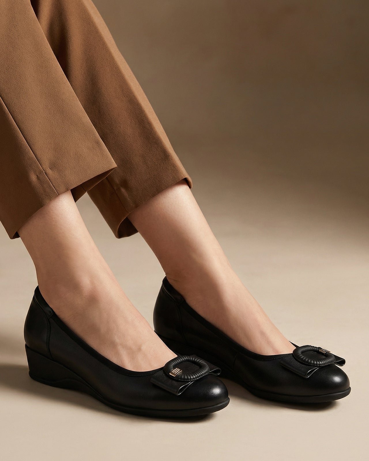 Giày Xuồng Zuciani Khóa Nơ Đính Đá-GCM39Đen Color1