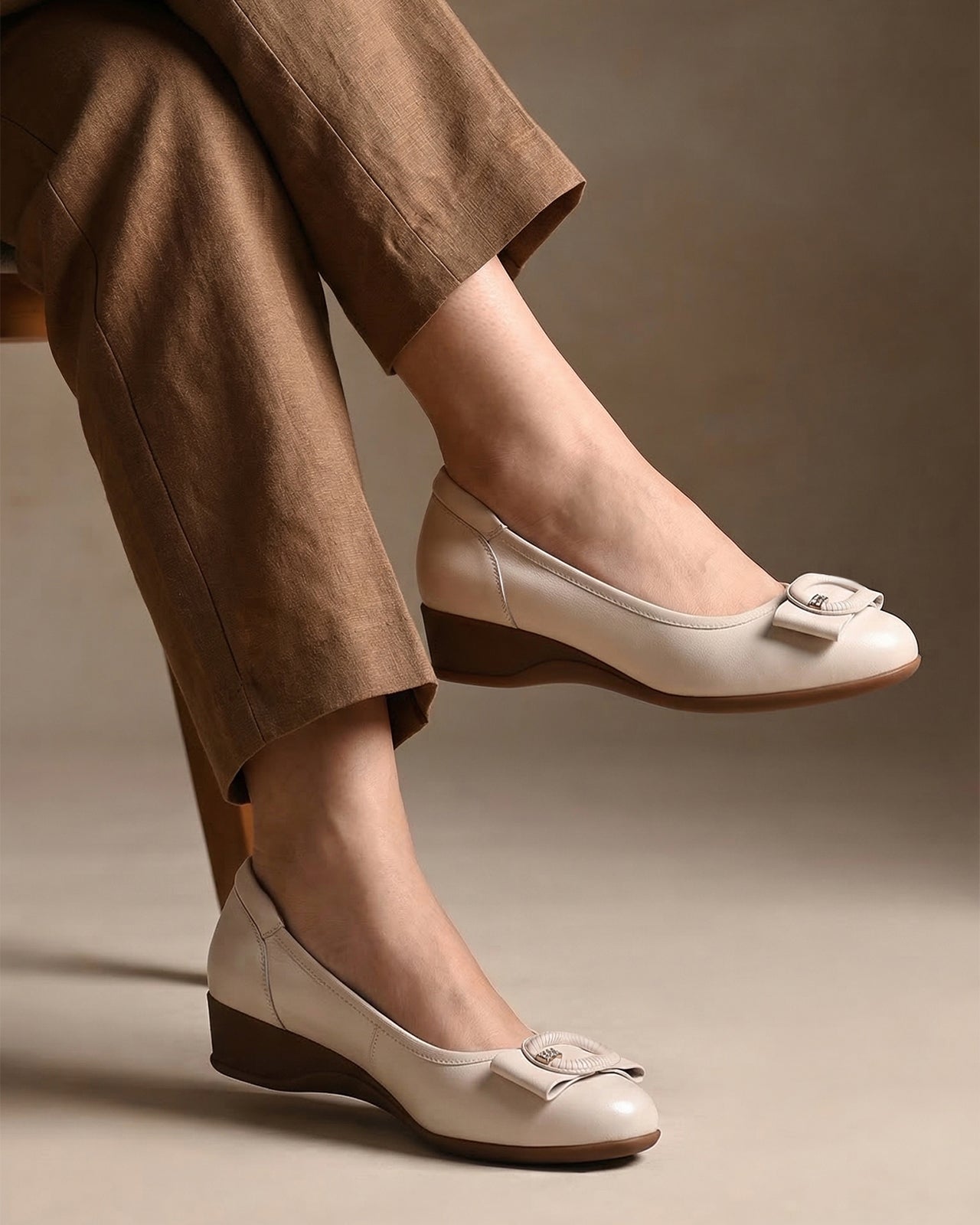 Giày Xuồng Zuciani Khóa Nơ Đính Đá-GCM39Kem Color1