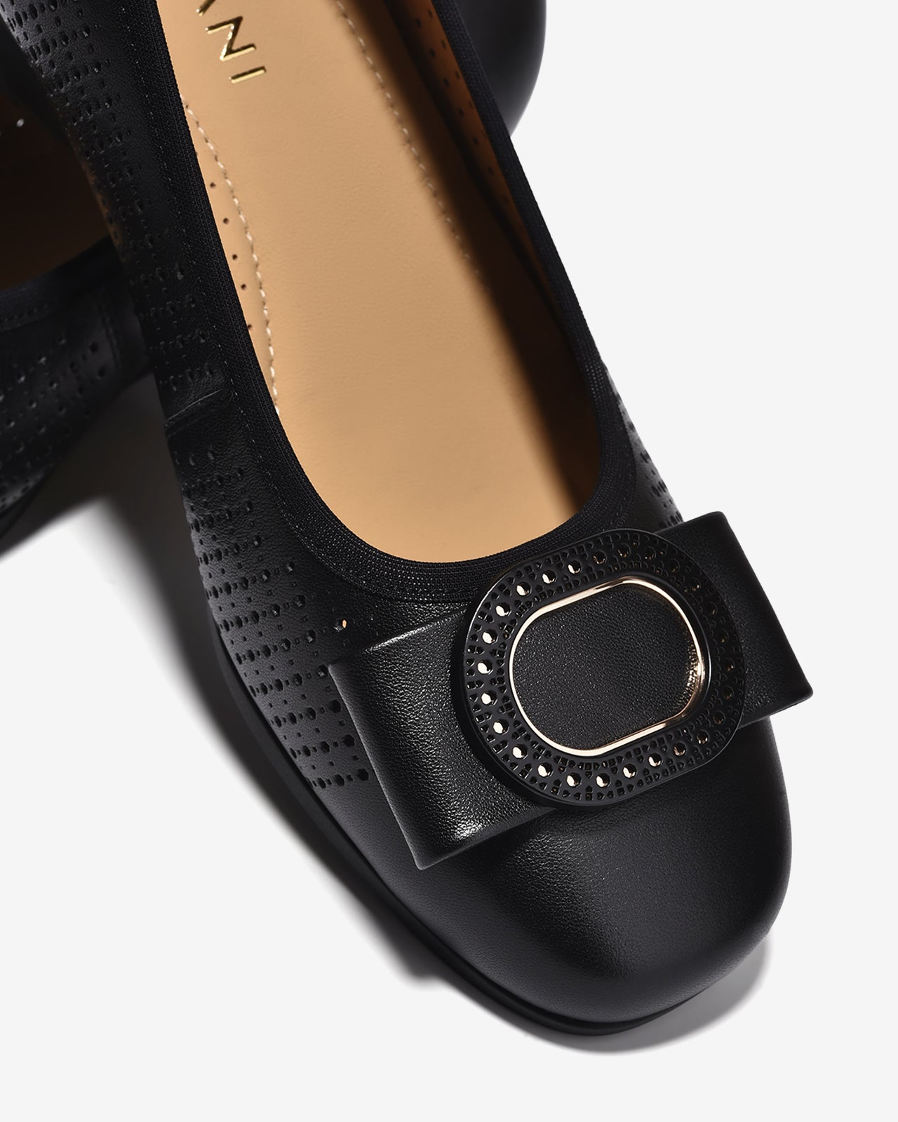 Giày Xuồng Nữ Zuciani Hoạ Tiết Đục Lỗ Laser-GCM40Đen Color1