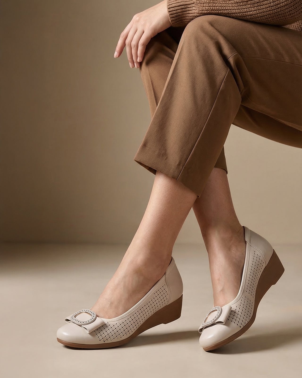 Giày Xuồng Nữ Zuciani Hoạ Tiết Đục Lỗ Laser-GCM40Kem Color1