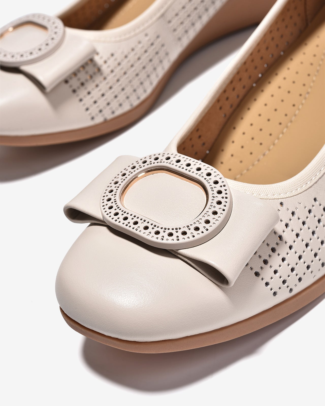 Giày Xuồng Nữ Zuciani Hoạ Tiết Đục Lỗ Laser-GCM40Kem Color1